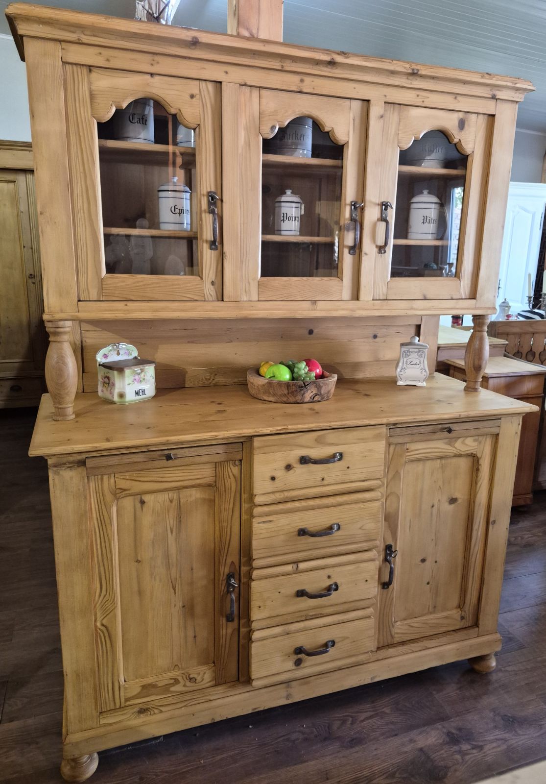 Antikes Buffet aus Weichholz um 1900